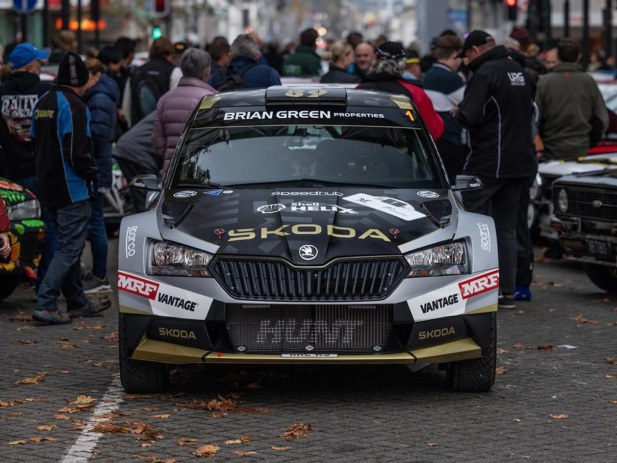 Škoda Fabia R5 driving through crowd