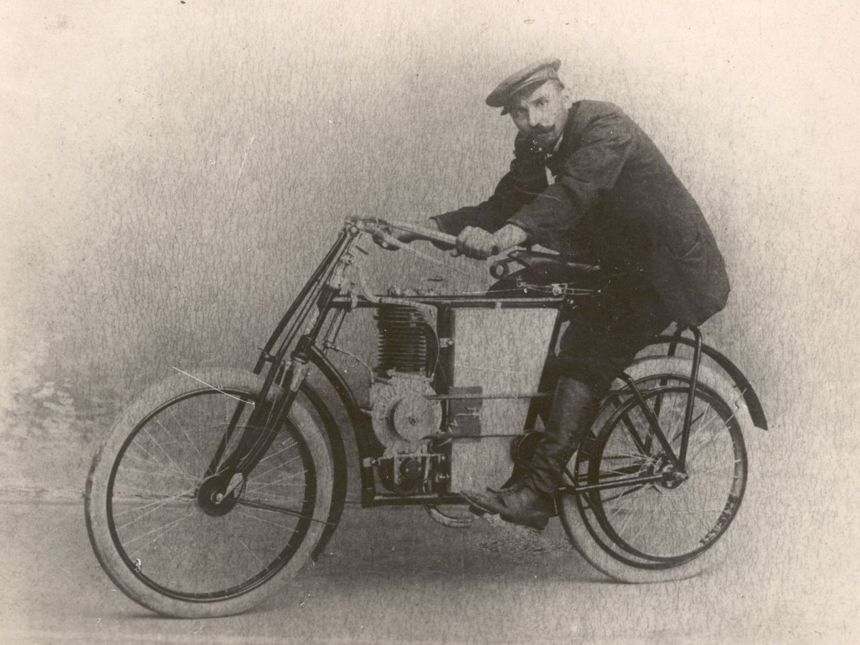 Laurin & Klement Type B motorbikes.