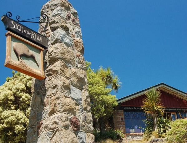 Sign of the Kiwi cafe